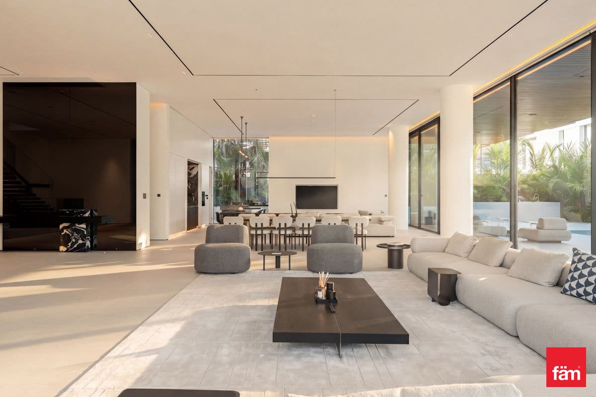 6 bedroom villa in Al Wasl Villas, photograph 4 of 20
