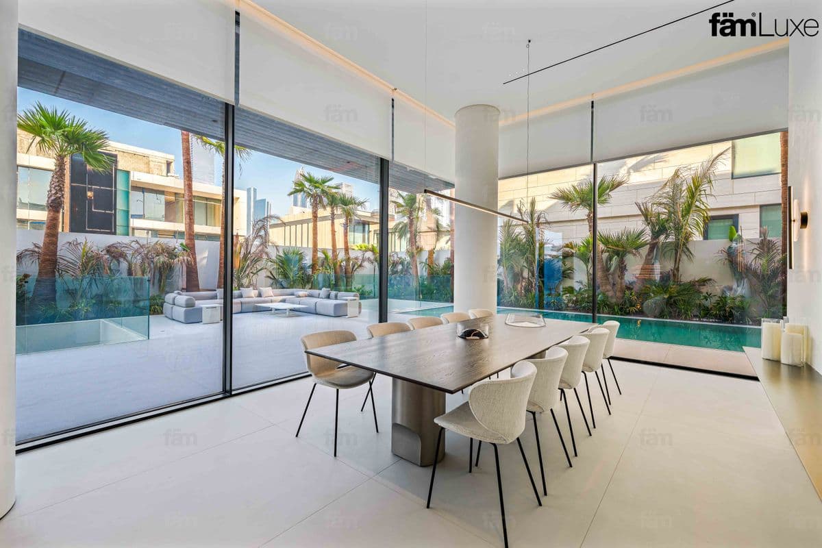 6 bedroom villa in Al Wasl Villas, photograph 3 of 20