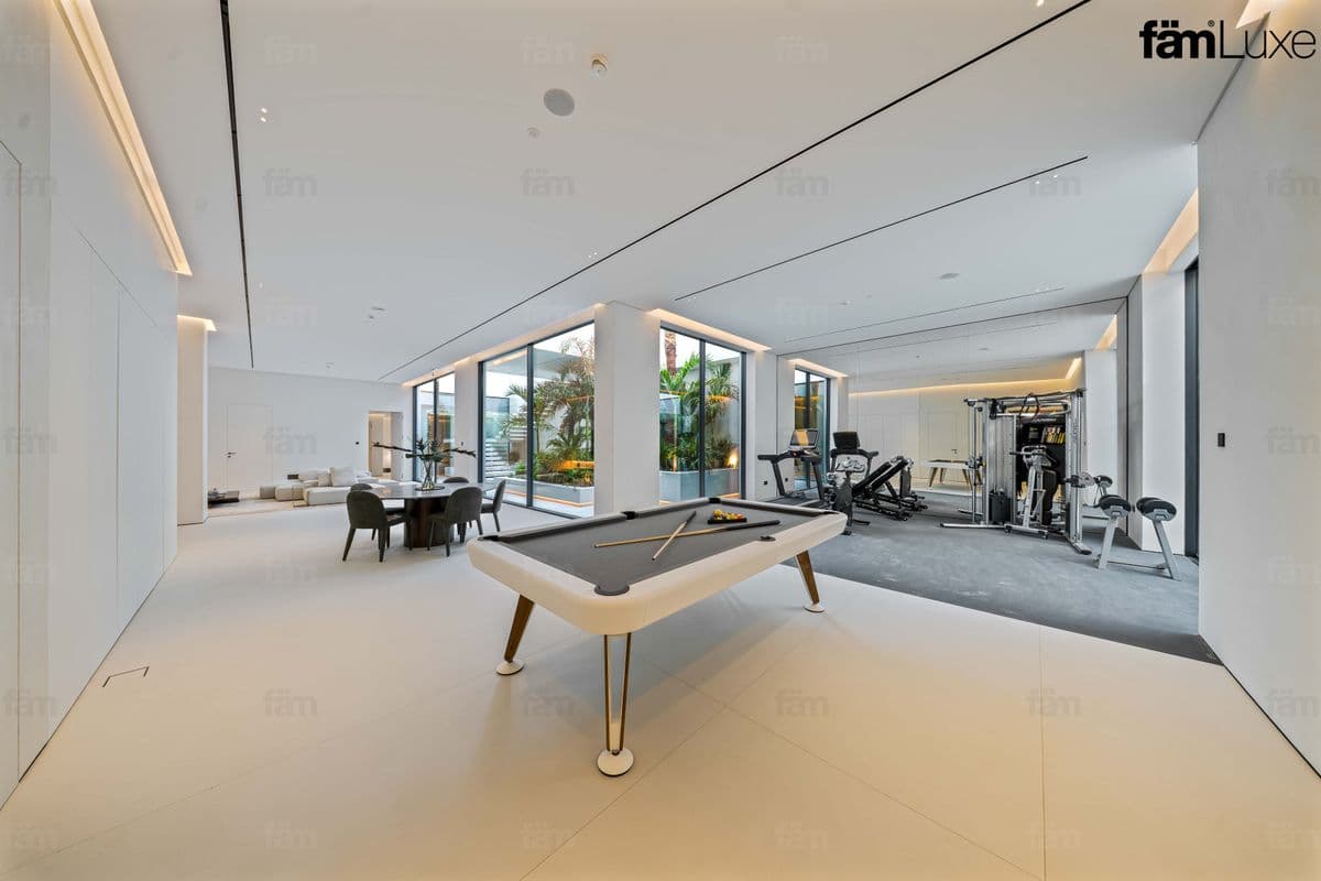 6 bedroom villa in Al Wasl Villas, photograph 5 of 20