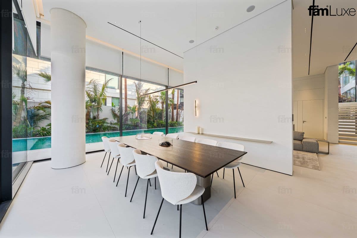 6 bedroom villa in Al Wasl Villas, photograph 12 of 20