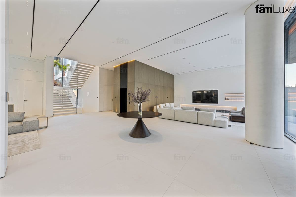 6 bedroom villa in Al Wasl Villas, photograph 9 of 20