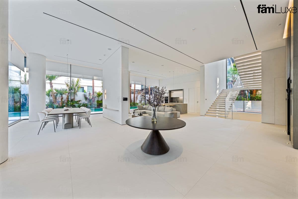 6 bedroom villa in Al Wasl Villas, photograph 8 of 20