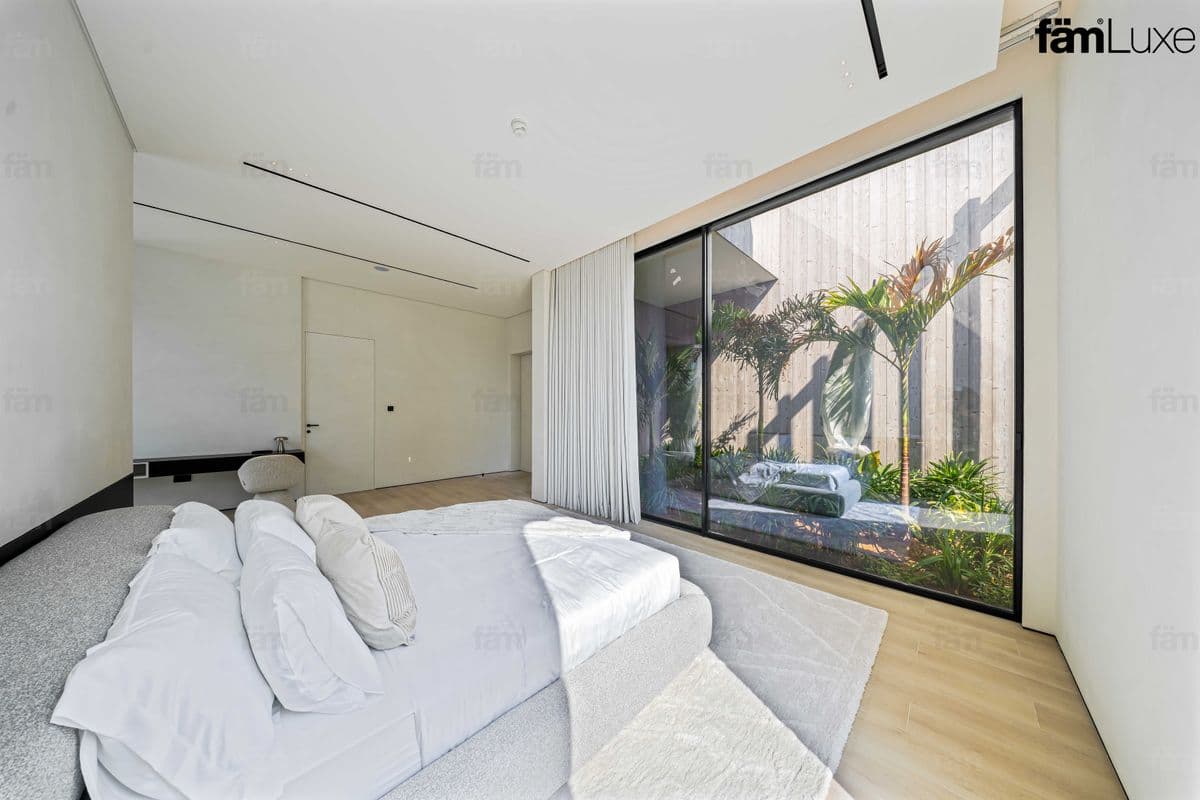 6 bedroom villa in Al Wasl Villas, photograph 20 of 20