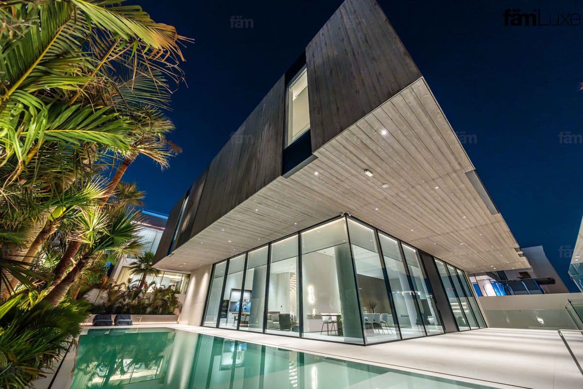 6 bedroom villa in Al Wasl Villas, photograph 1 of 20