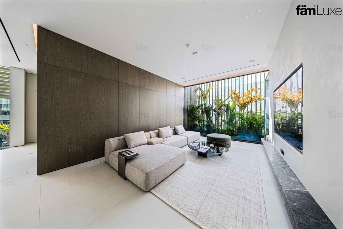 6 bedroom villa in Al Wasl Villas, photograph 10 of 20