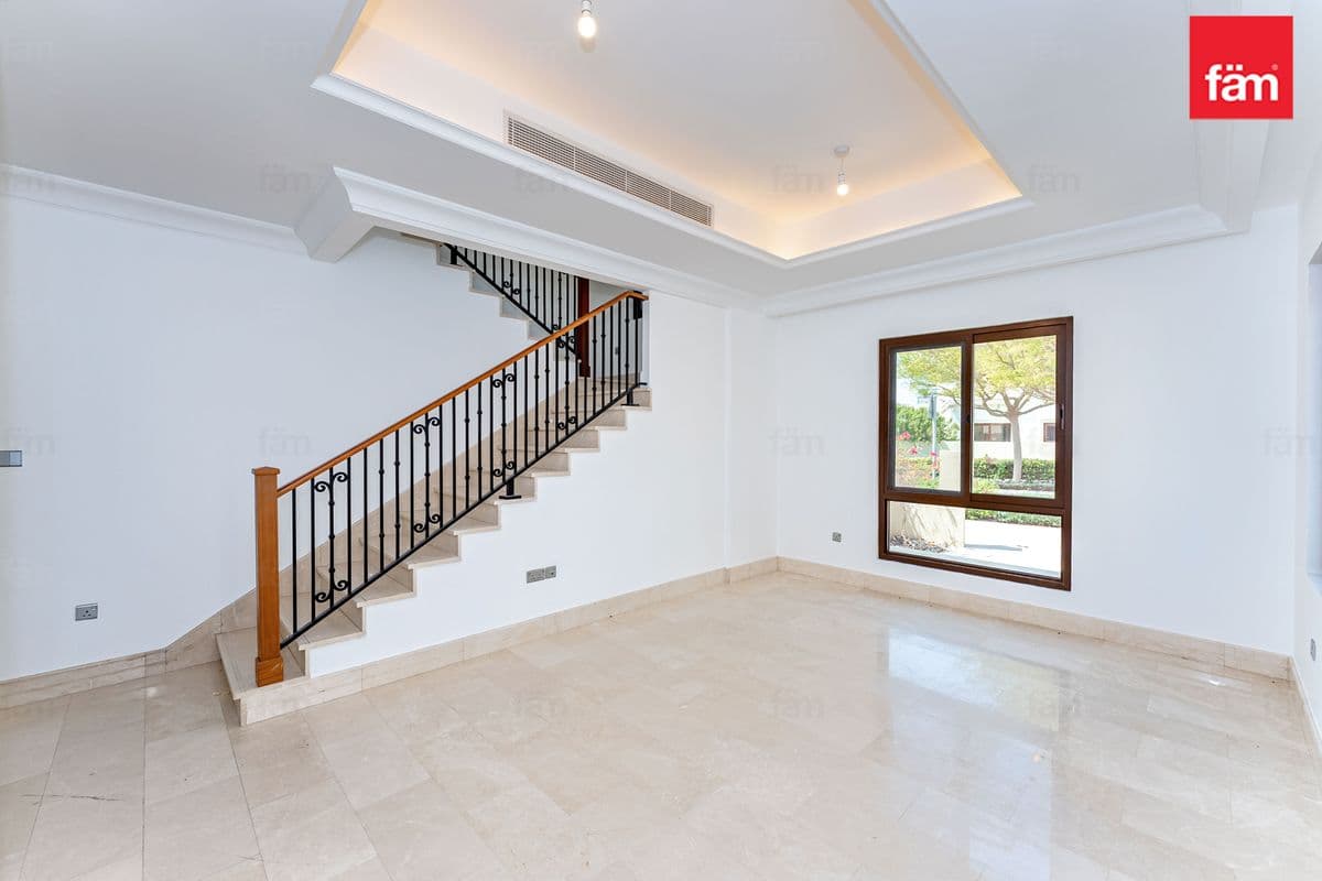 4 bedroom villa in Aseel, photograph 2 of 20