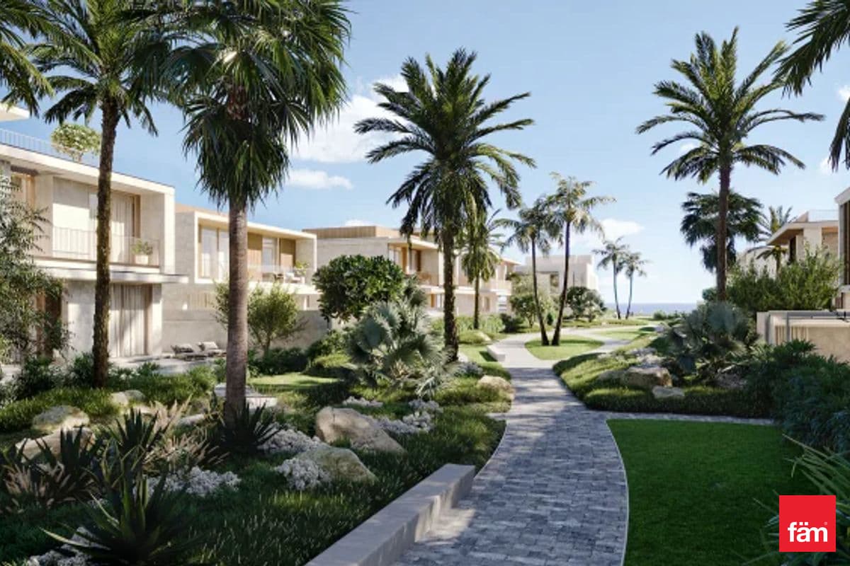 4 bedroom villa in Bay Villas, photograph 1 of 11