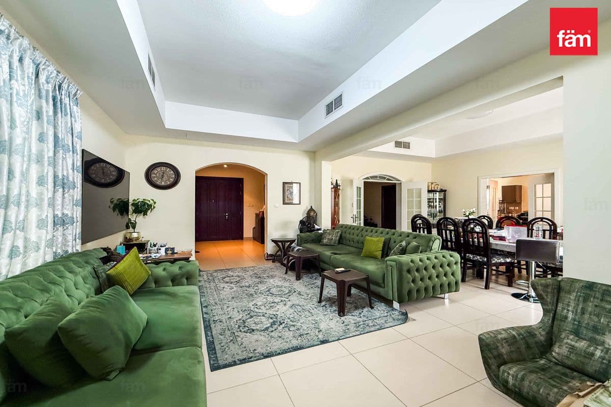 5 bedroom villa in Cedre Villas Cluster G, photograph 2 of 19