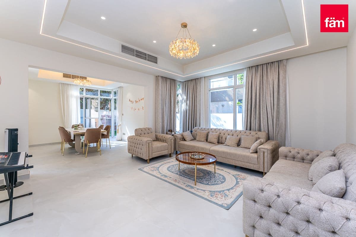 4 bedroom villa in Cedre Villas Cluster D, photograph 4 of 20