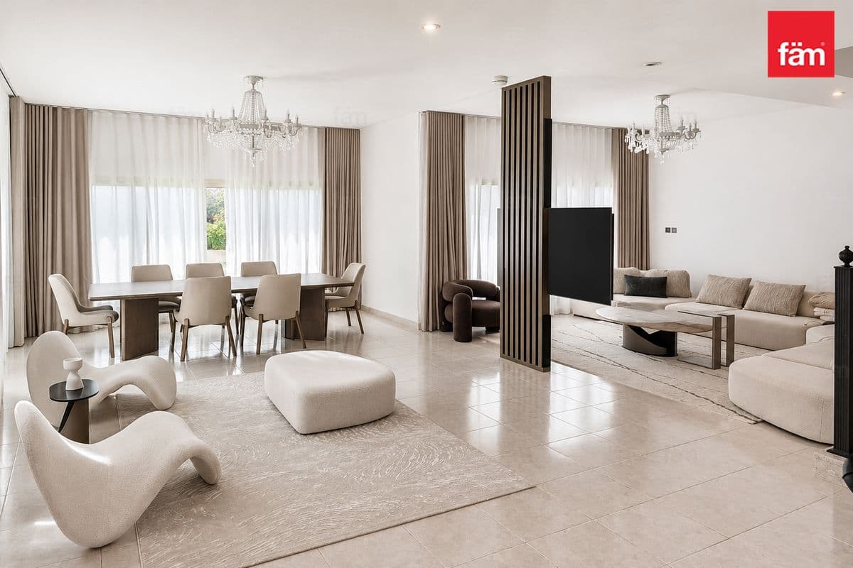 4 bedroom villa in Circle Villas, photograph 5 of 20