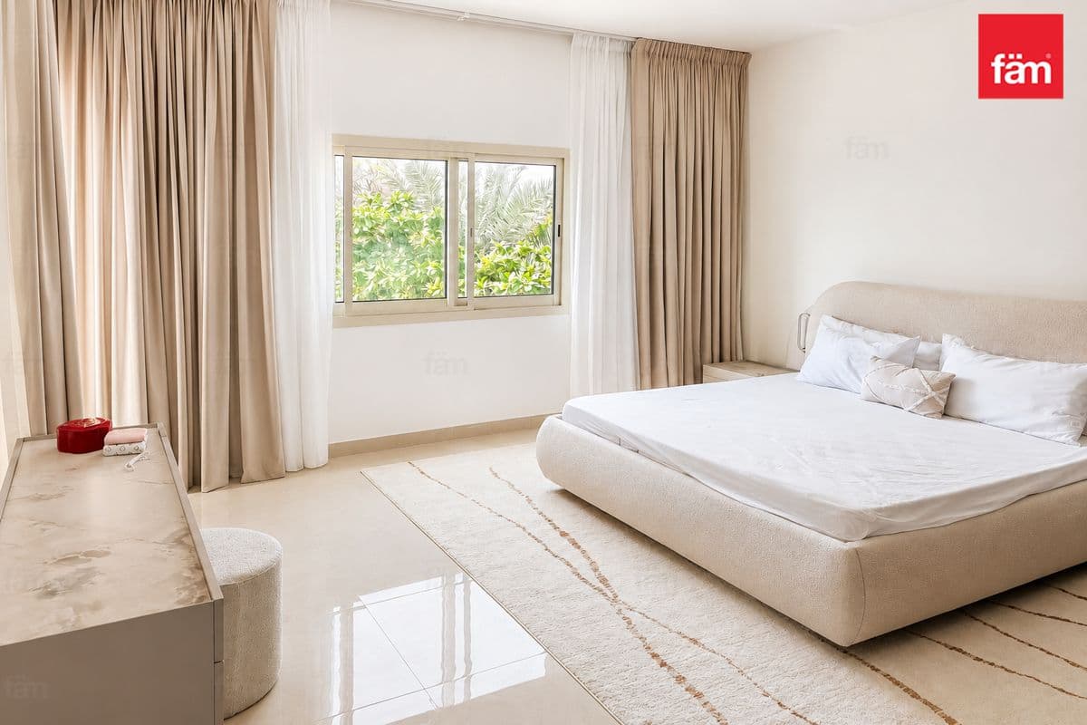 4 bedroom villa in Circle Villas, photograph 14 of 20