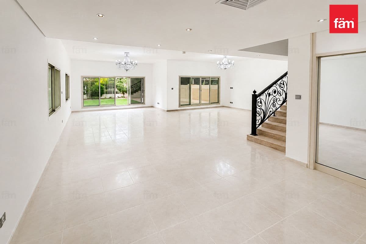 4 bedroom villa in Circle Villas, photograph 8 of 20