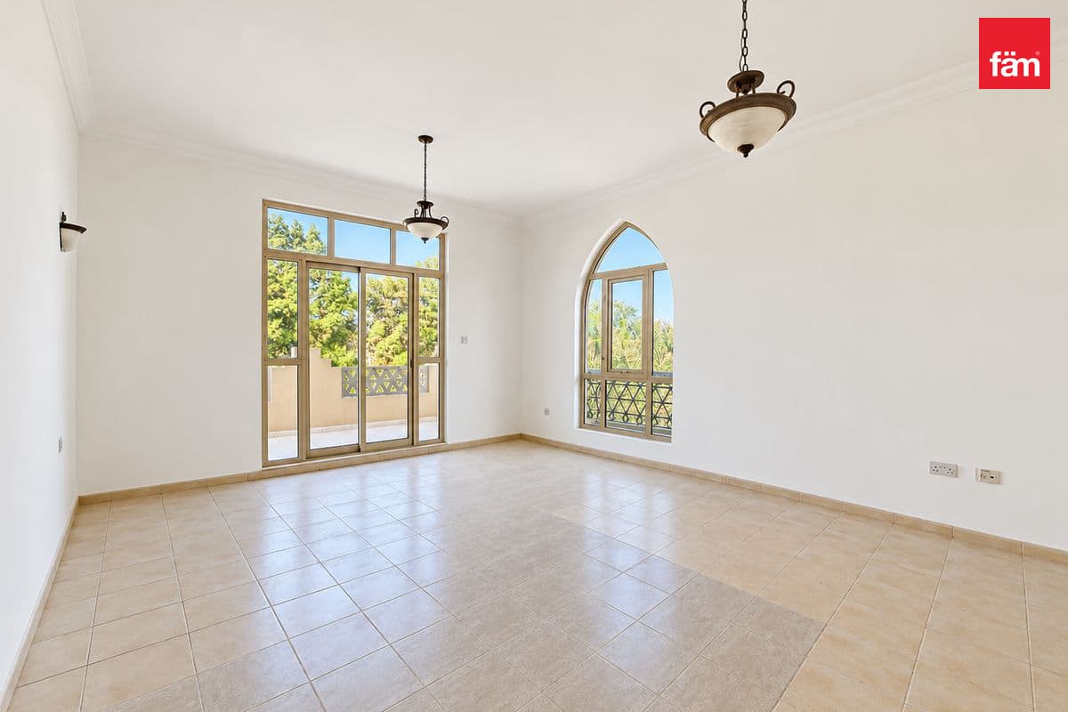 4 bedroom villa in Cluster 9, photograph 3 of 14
