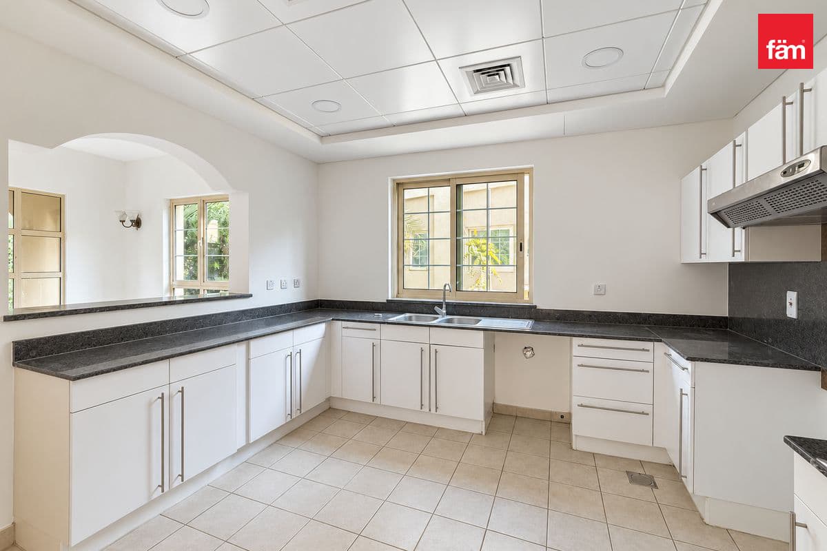 4 bedroom villa in Cluster 9, photograph 10 of 14