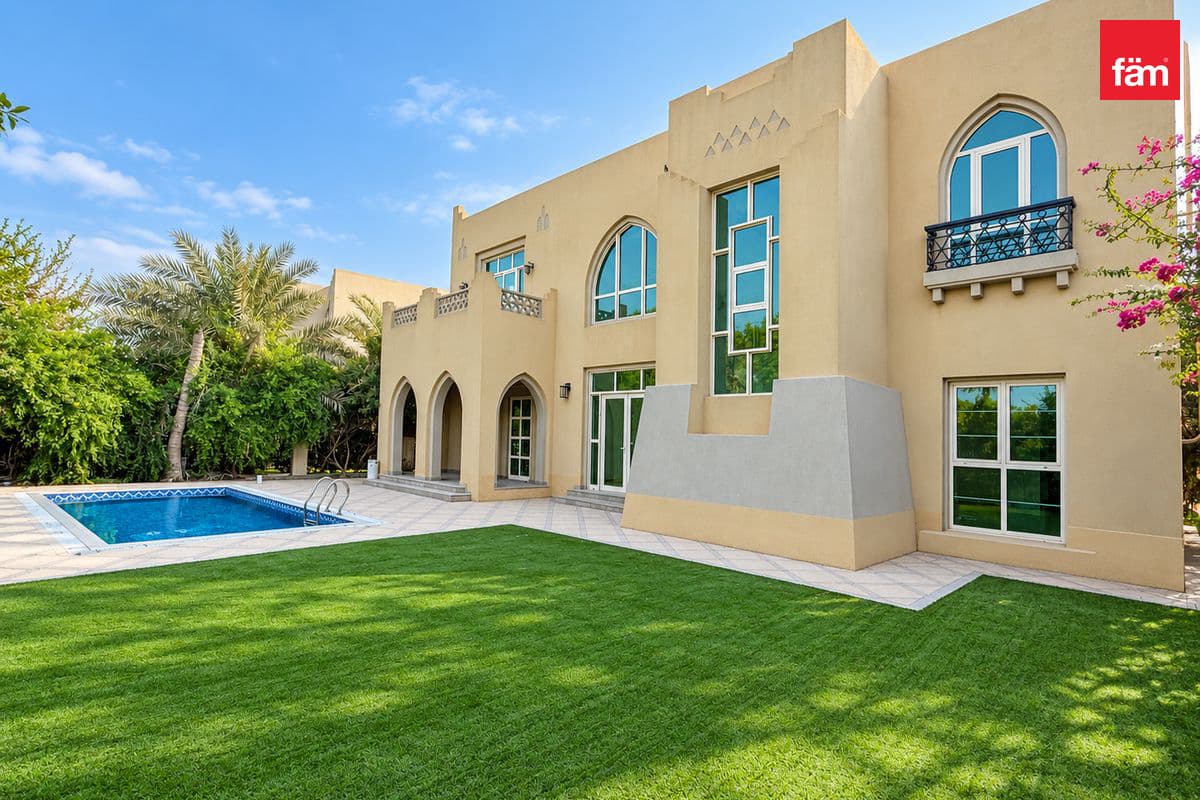4 bedroom villa in Cluster 9, photograph 1 of 14