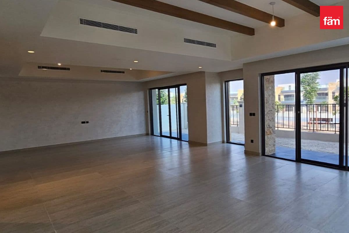 6 bedroom villa in DAMAC Lagoons Costa Brava 1, photograph 5 of 15