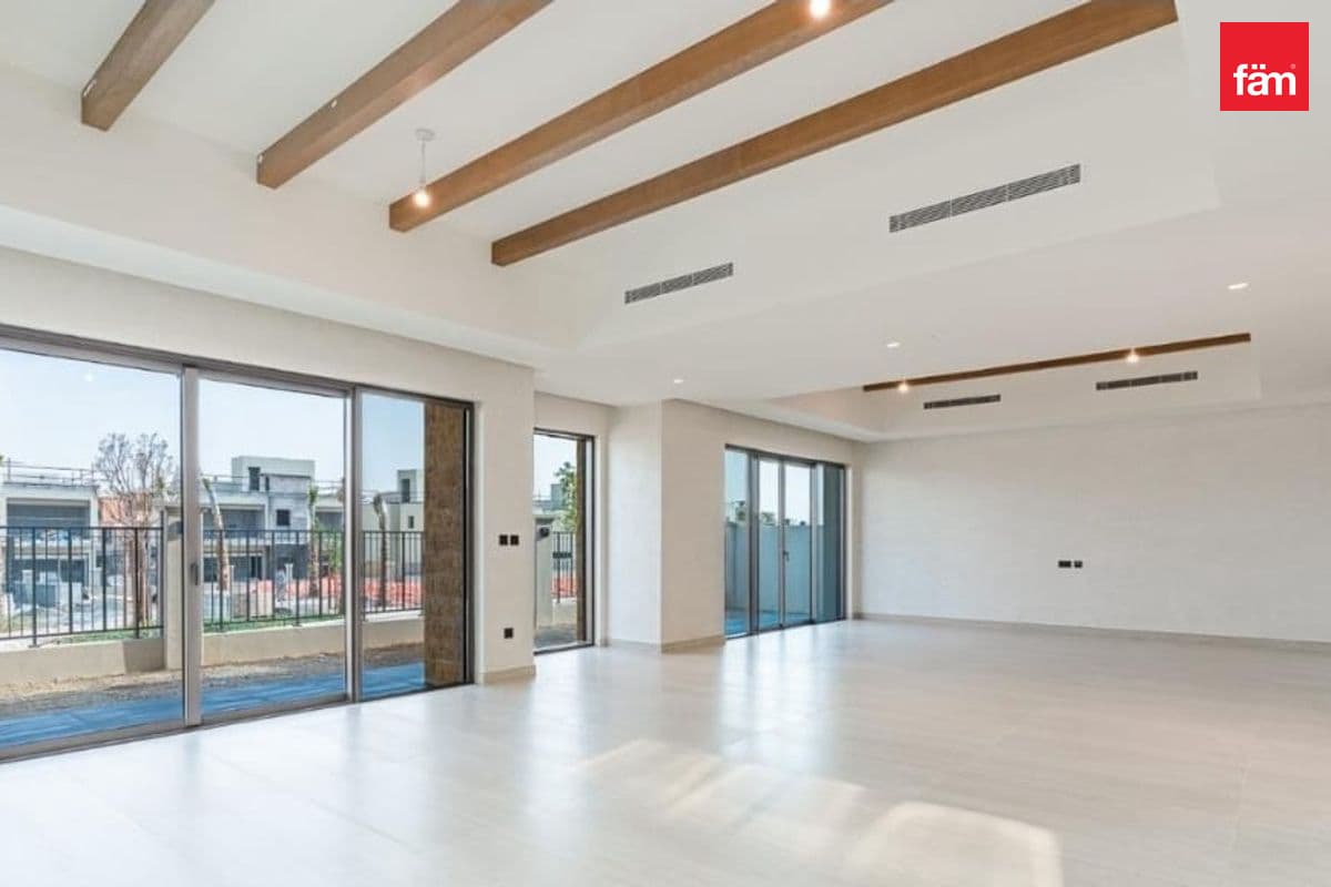 6 bedroom villa in DAMAC Lagoons Costa Brava 1, photograph 6 of 18