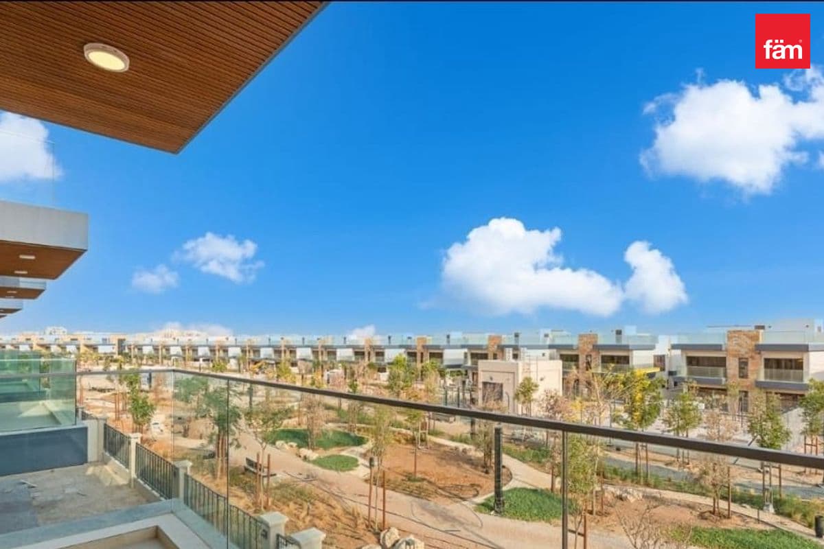 6 bedroom villa in DAMAC Lagoons Costa Brava 1, photograph 3 of 18