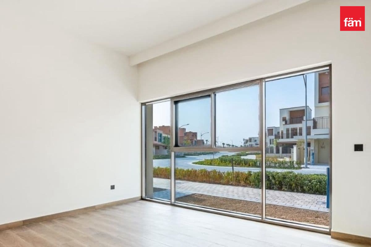 6 bedroom villa in DAMAC Lagoons Costa Brava 1, photograph 9 of 18