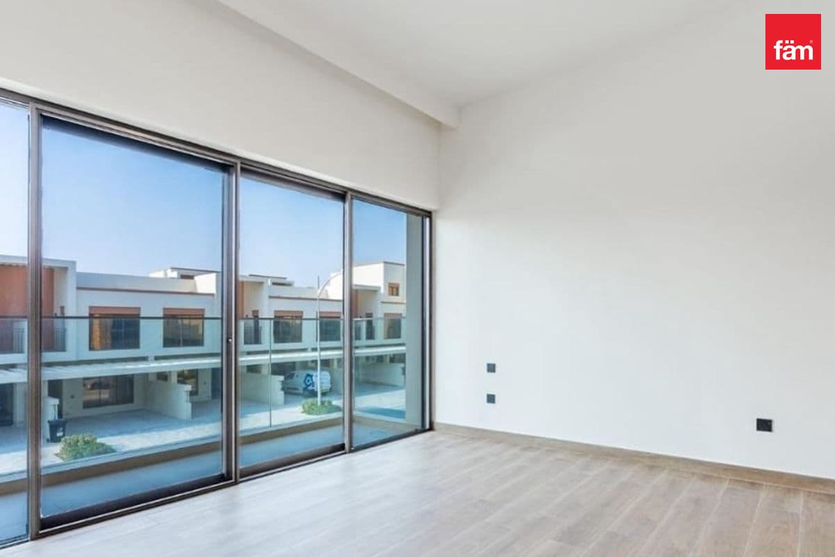 6 bedroom villa in DAMAC Lagoons Costa Brava 1, photograph 13 of 18