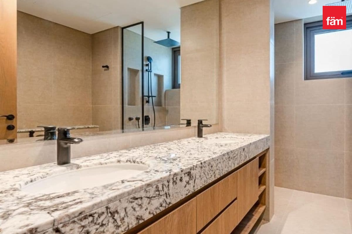 6 bedroom villa in DAMAC Lagoons Costa Brava 1, photograph 18 of 18