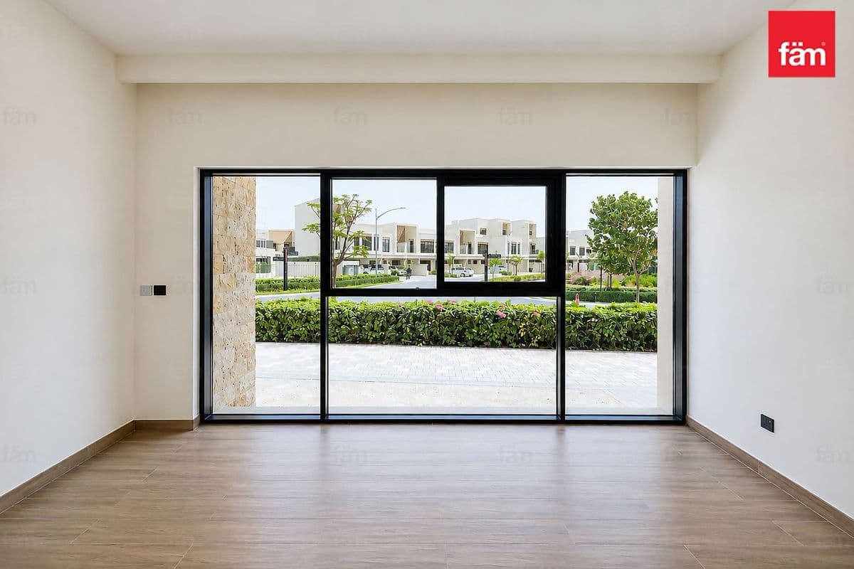 6 bedroom villa in DAMAC Lagoons Costa Brava 1, photograph 17 of 20