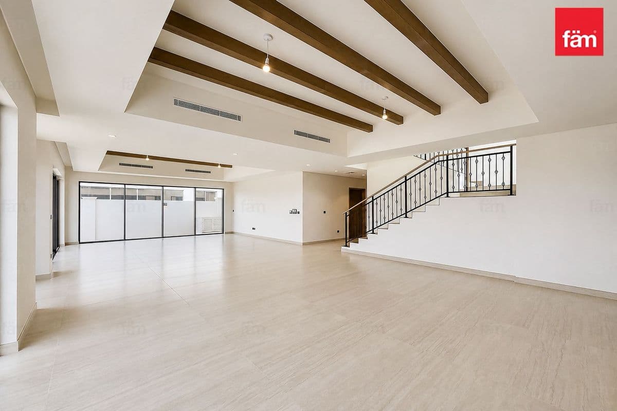 6 bedroom villa in DAMAC Lagoons Costa Brava 1, photograph 9 of 20