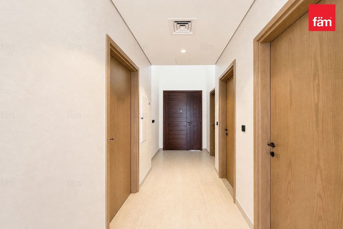 6 bedroom villa in DAMAC Lagoons Costa Brava 1, photograph 18 of 20
