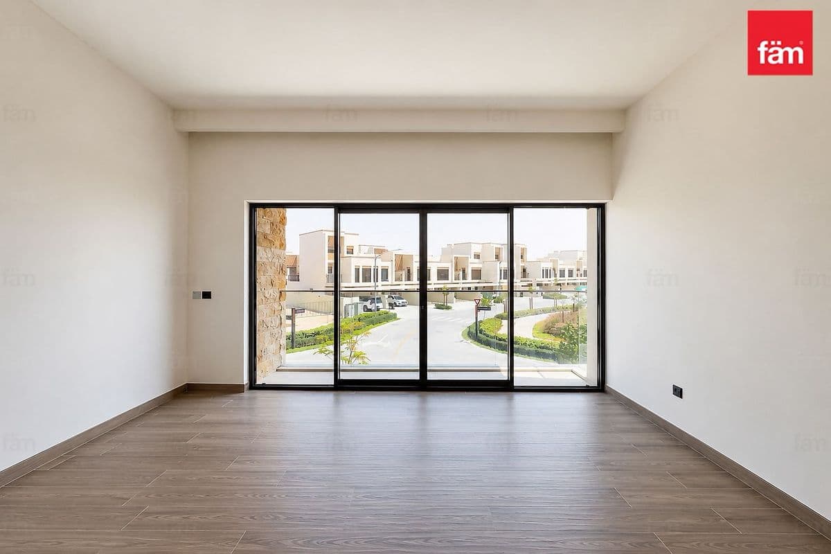 6 bedroom villa in DAMAC Lagoons Costa Brava 1, photograph 15 of 20
