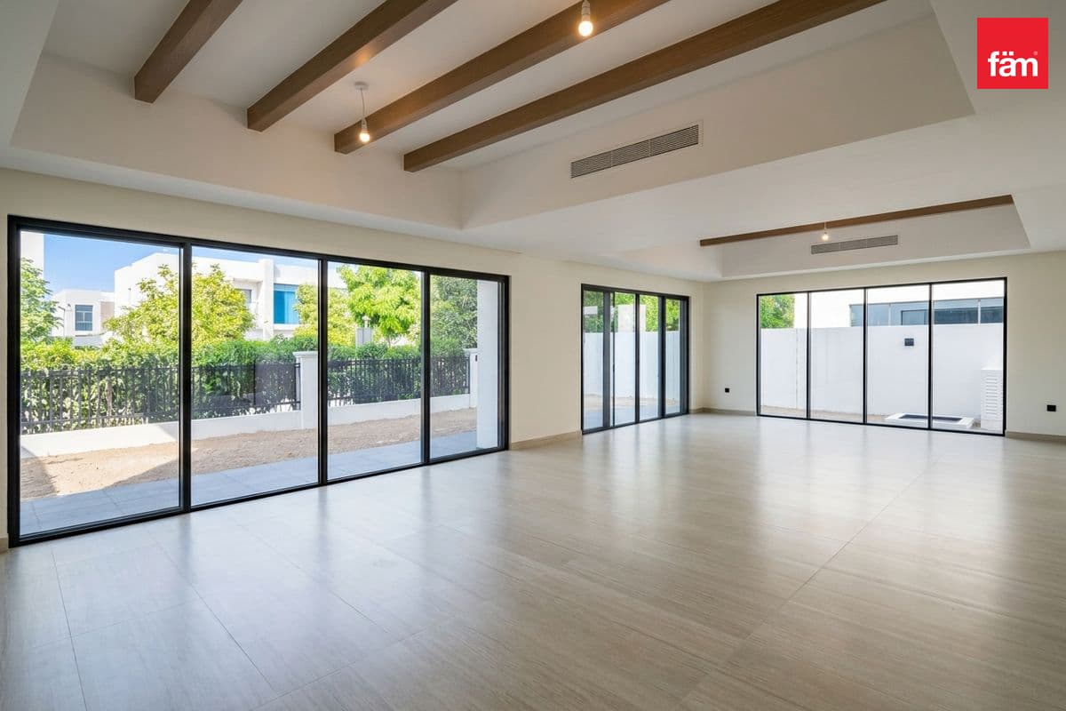 6 bedroom villa in DAMAC Lagoons Santorini 3, photograph 6 of 20