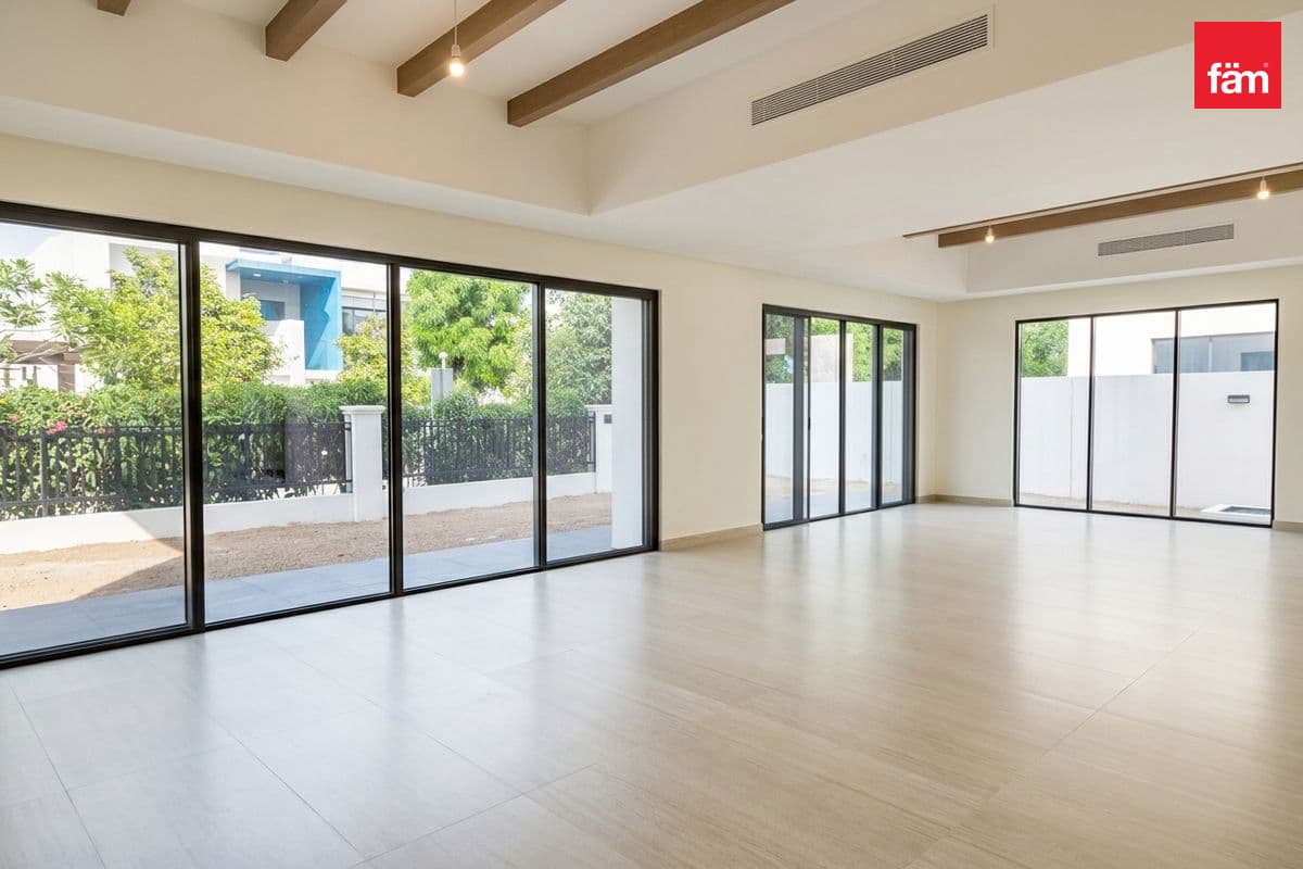 6 bedroom villa in DAMAC Lagoons Santorini 3, photograph 5 of 20