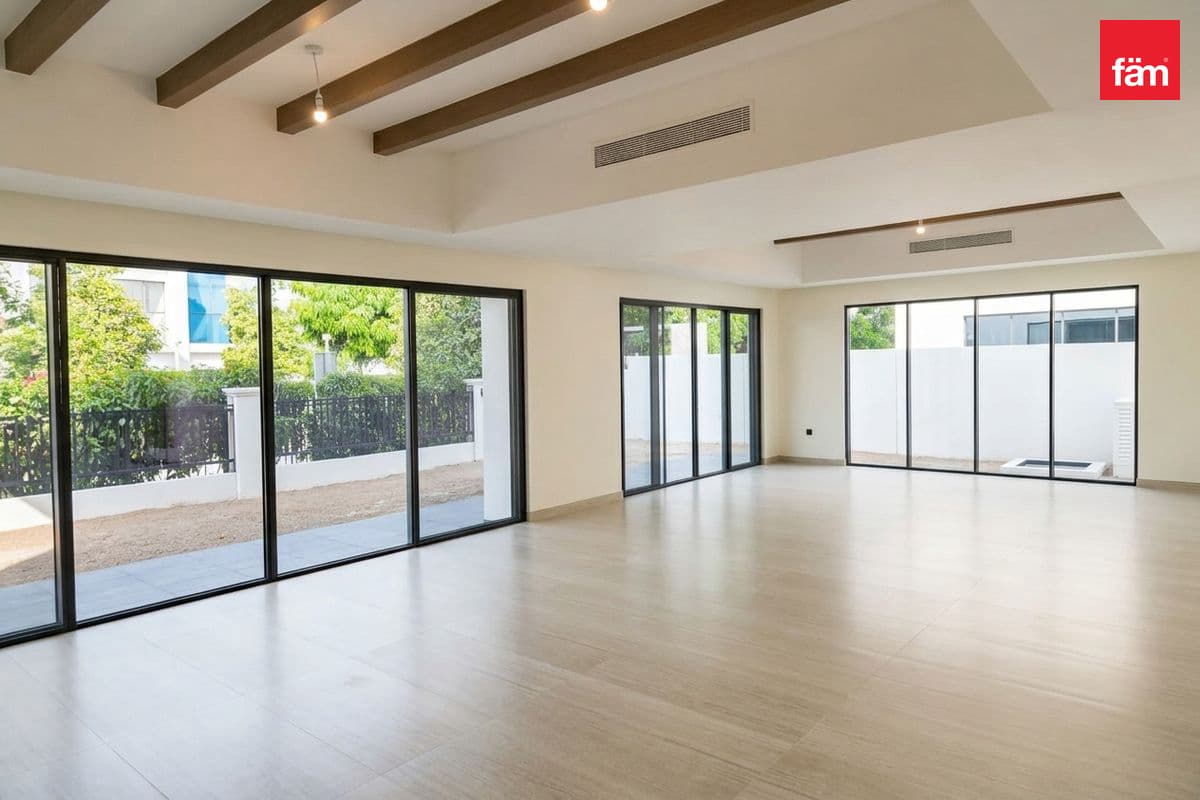 6 bedroom villa in DAMAC Lagoons Santorini 3, photograph 10 of 20