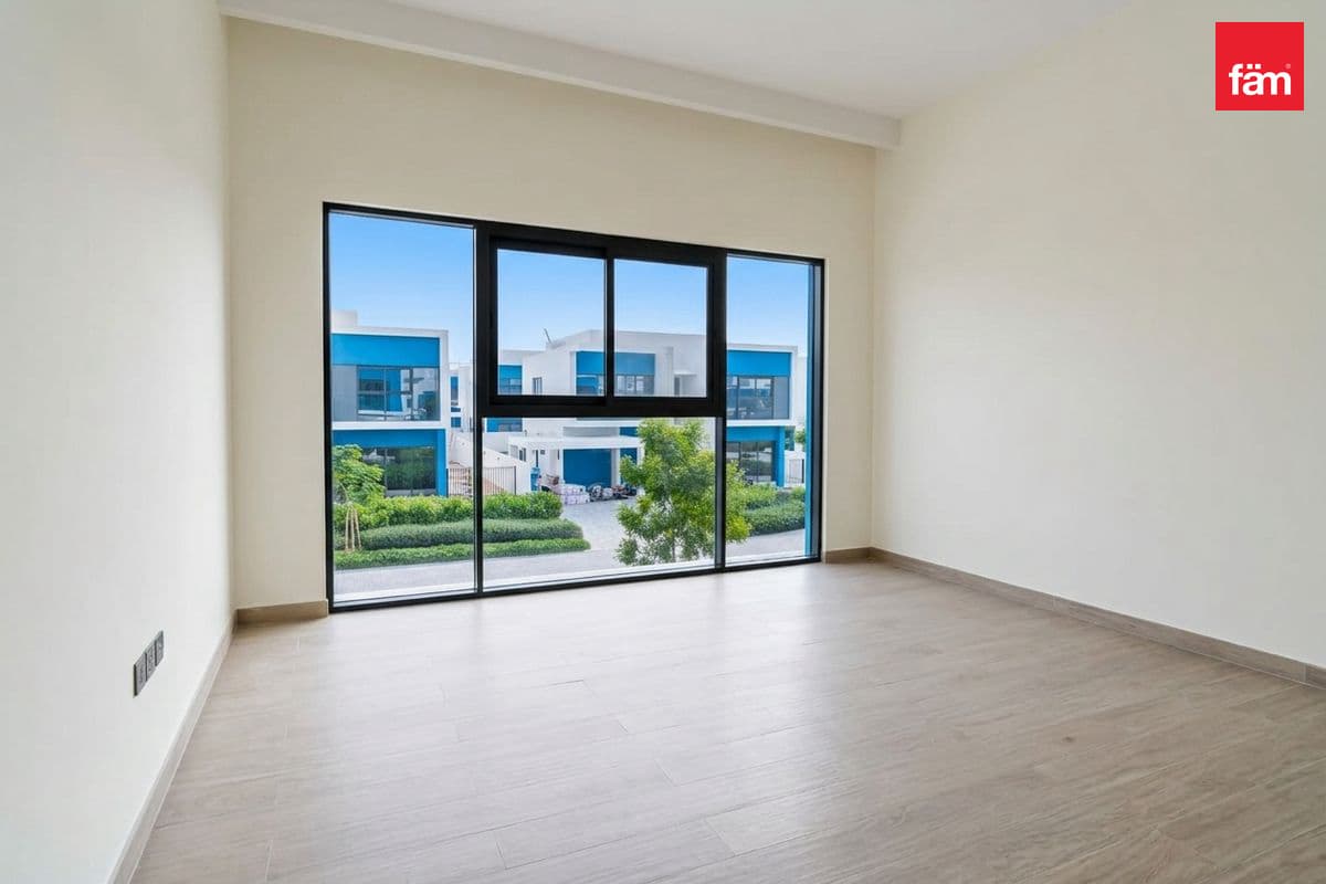6 bedroom villa in DAMAC Lagoons Santorini 3, photograph 8 of 20