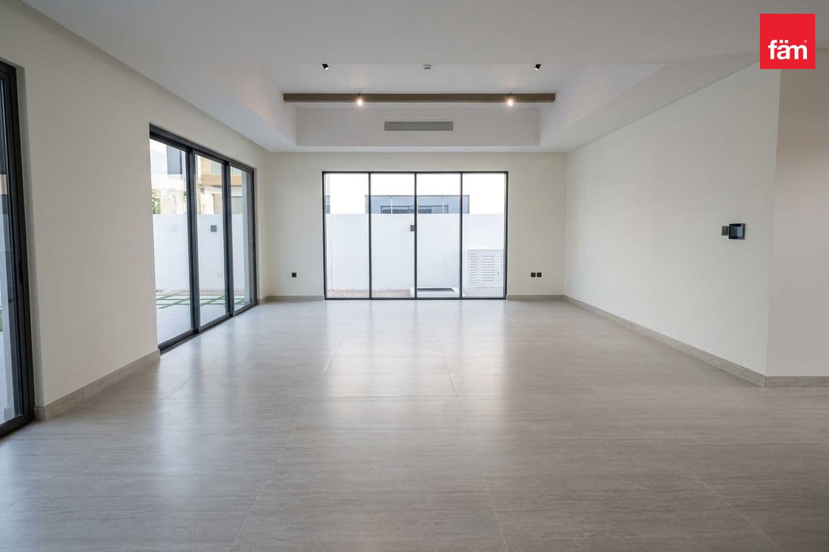 6 bedroom villa in DAMAC Lagoons Santorini 3, photograph 9 of 20