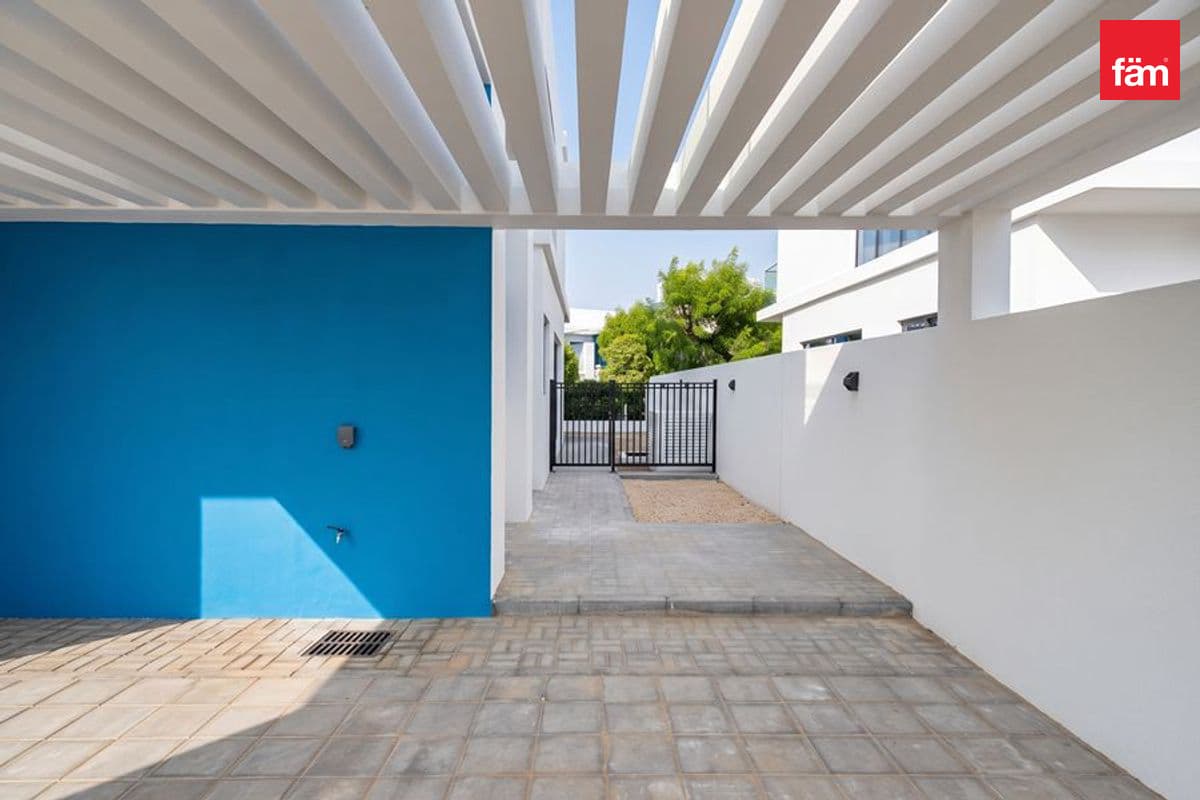 6 bedroom villa in DAMAC Lagoons Santorini 3, photograph 11 of 14