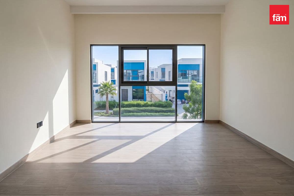 6 bedroom villa in DAMAC Lagoons Santorini 3, photograph 9 of 14