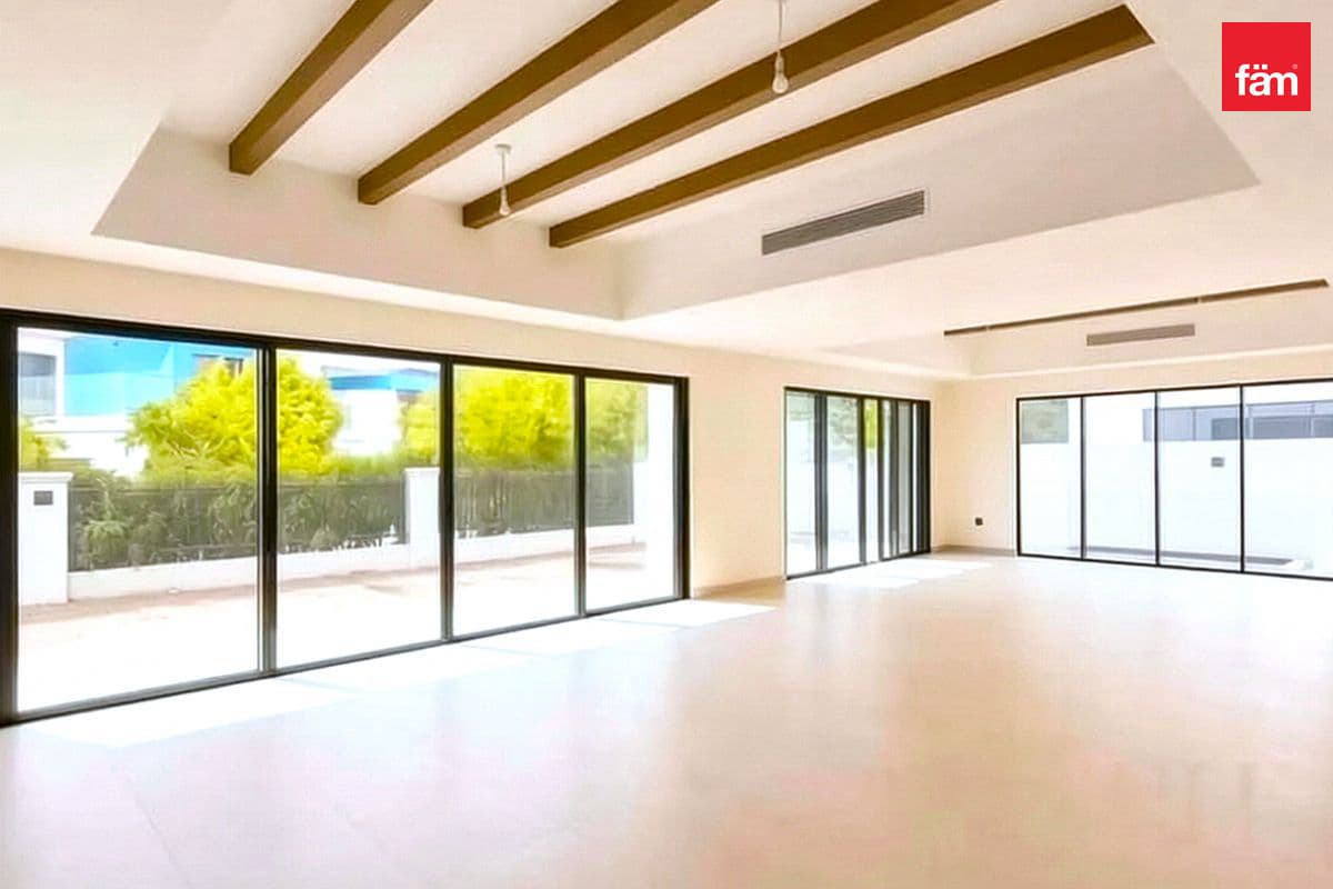 6 bedroom villa in DAMAC Lagoons Santorini 3, photograph 5 of 19