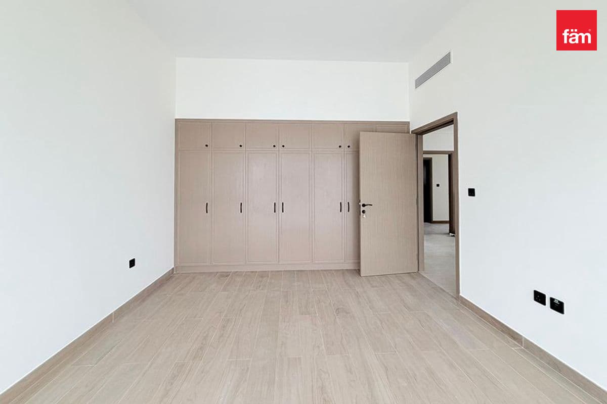 6 bedroom villa in DAMAC Lagoons Santorini 3, photograph 9 of 16