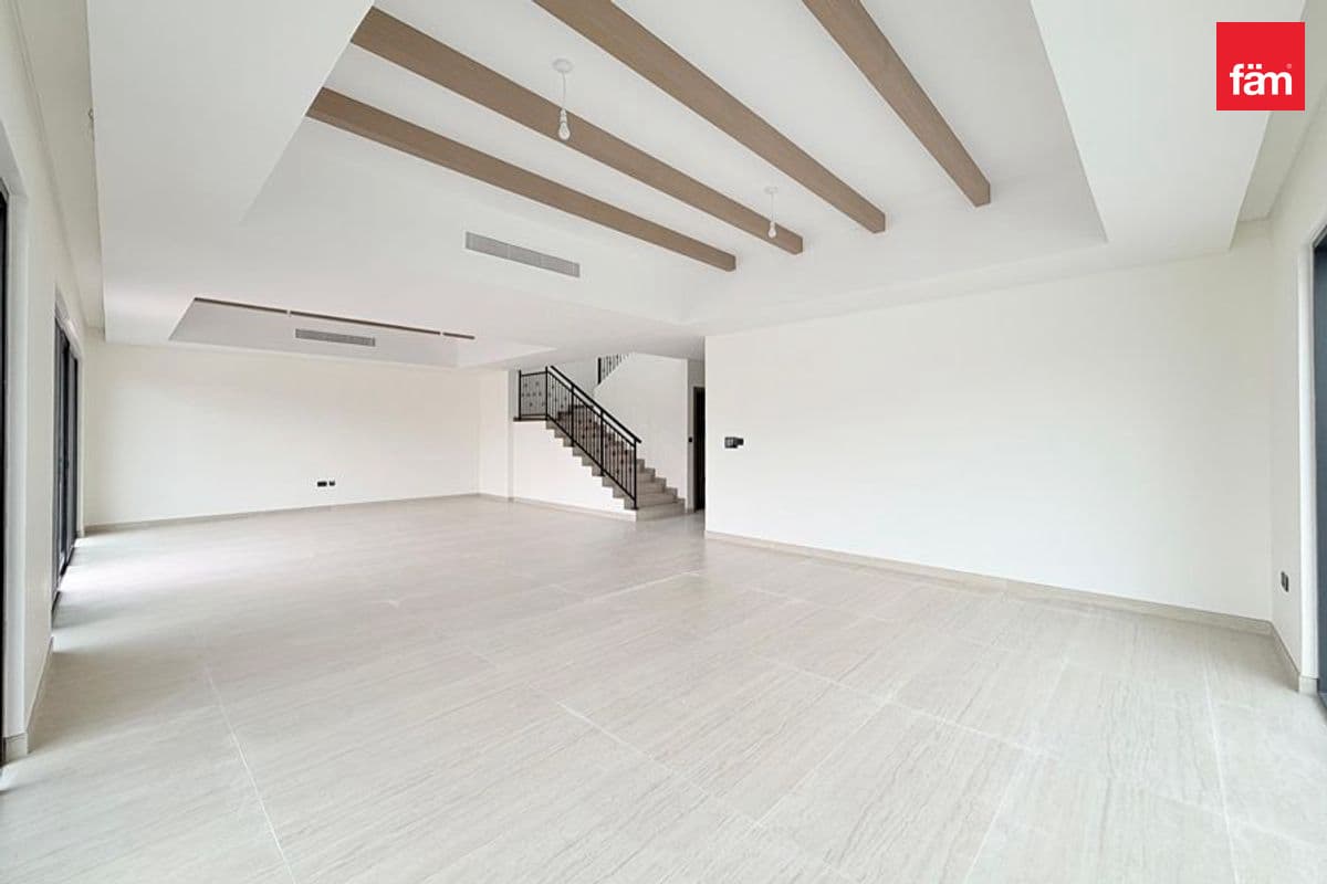 6 bedroom villa in DAMAC Lagoons Santorini 3, photograph 4 of 16