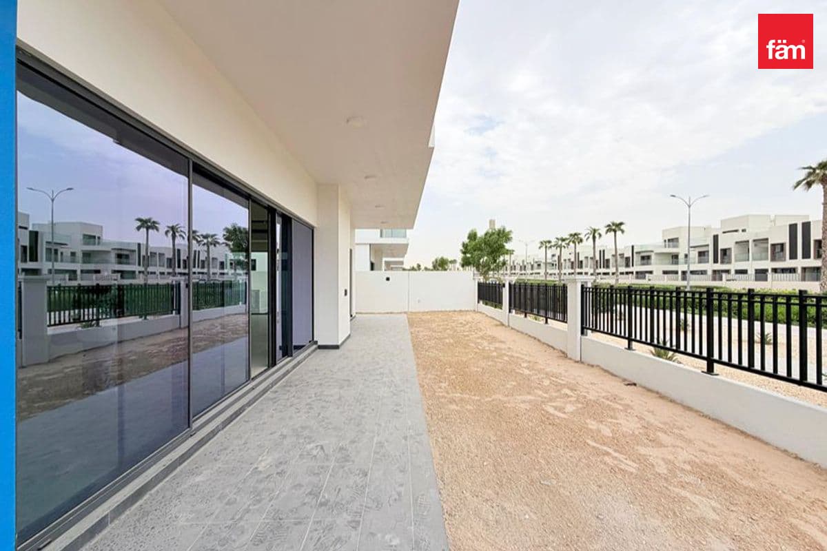 6 bedroom villa in DAMAC Lagoons Santorini 3, photograph 3 of 16