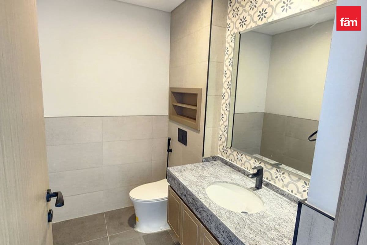 6 bedroom villa in DAMAC Lagoons Santorini 3, photograph 16 of 16