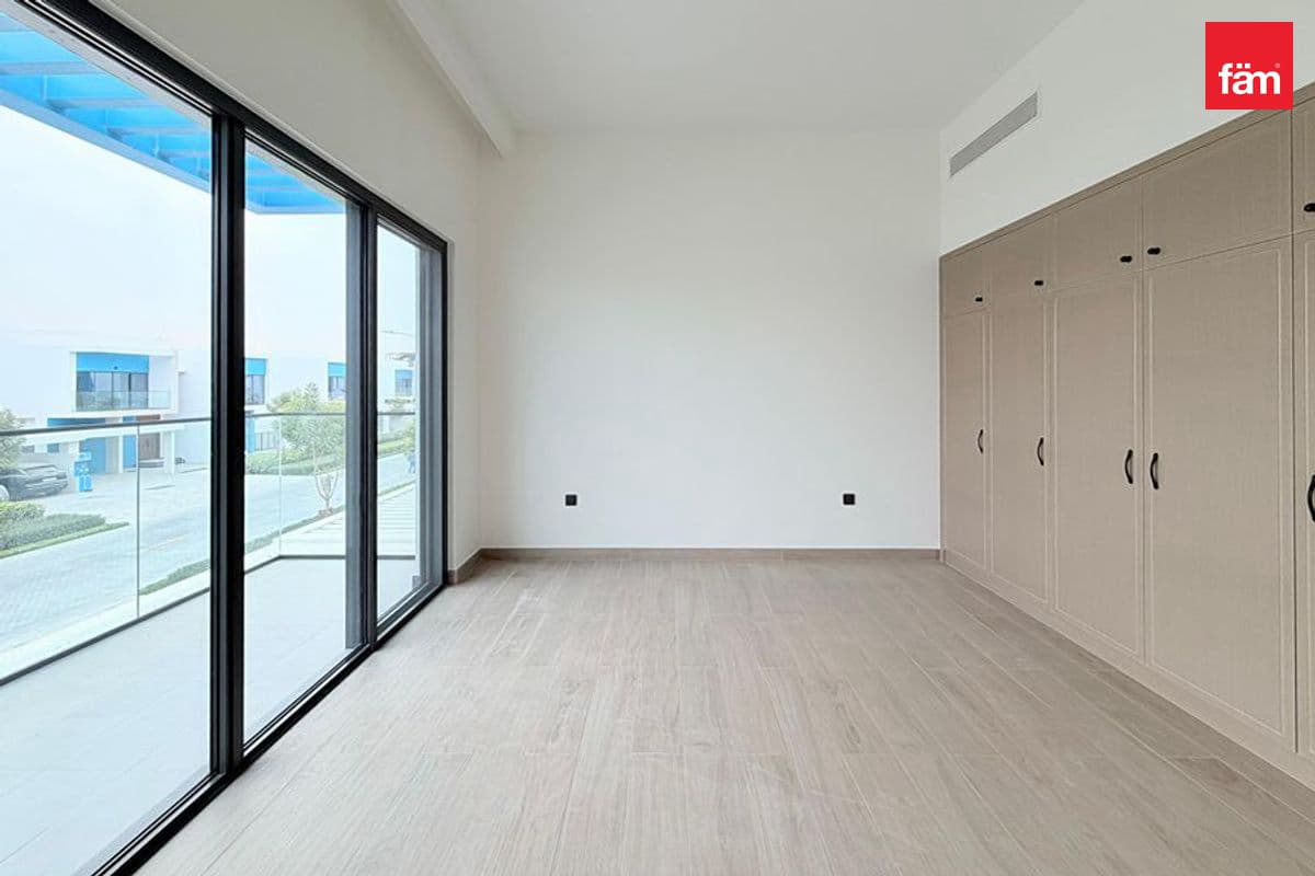 6 bedroom villa in DAMAC Lagoons Santorini 3, photograph 8 of 16