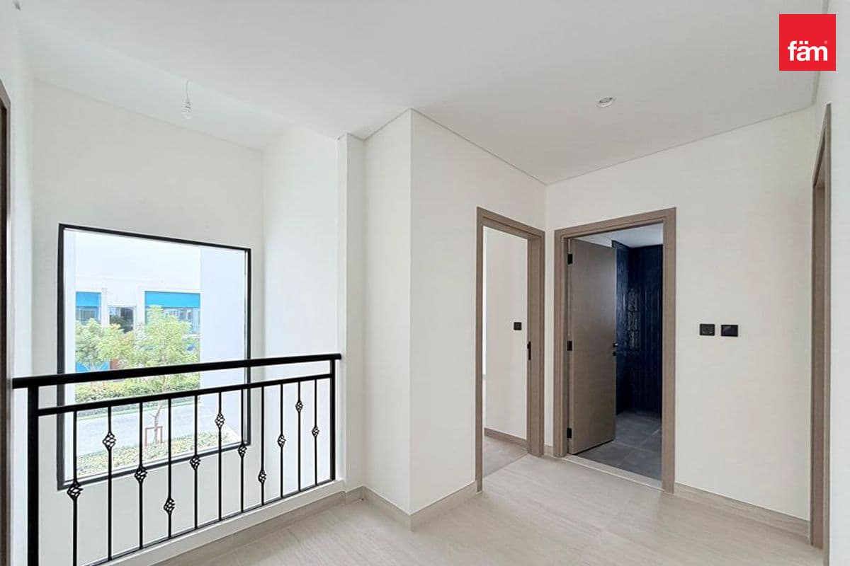 6 bedroom villa in DAMAC Lagoons Santorini 3, photograph 11 of 16