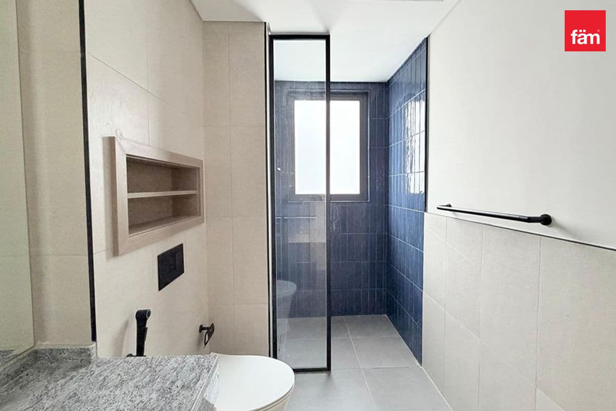 6 bedroom villa in DAMAC Lagoons Santorini 3, photograph 14 of 16
