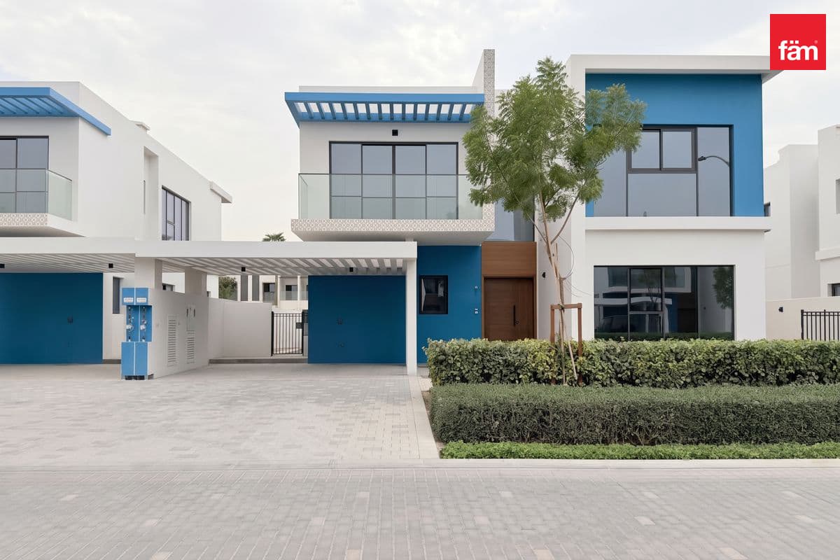6 bedroom villa in DAMAC Lagoons Santorini 3, photograph 1 of 16
