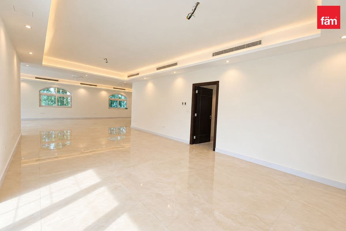 5 bedroom villa in District 2 - Jumeirah Park, photograph 8 of 20
