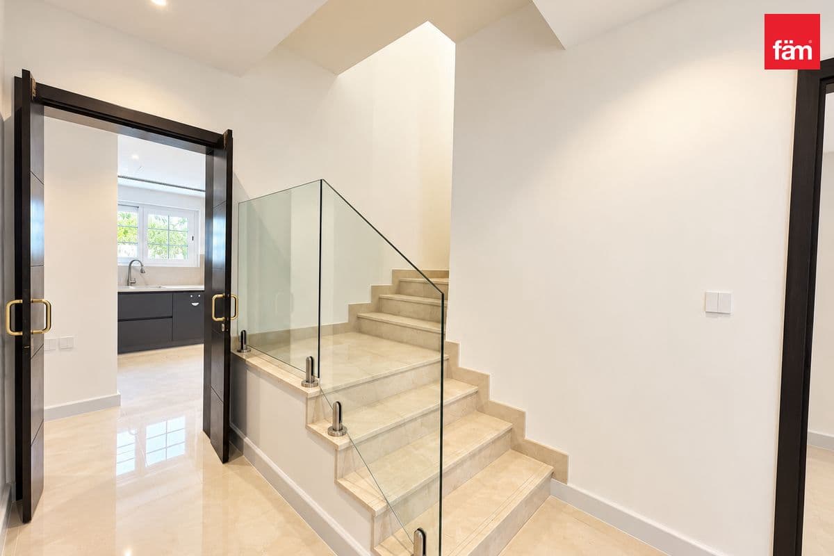 5 bedroom villa in District 2 - Jumeirah Park, photograph 12 of 20