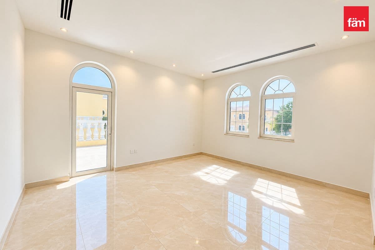 5 bedroom villa in District 2 - Jumeirah Park, photograph 16 of 20