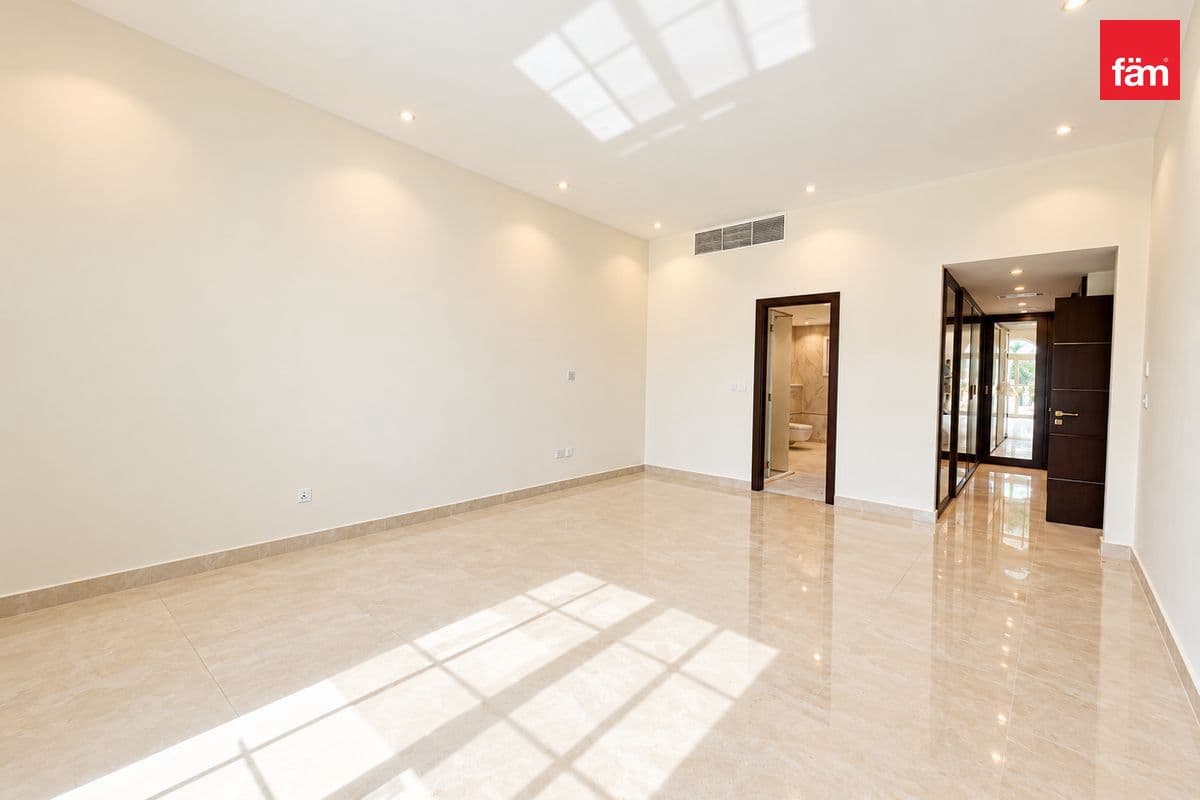 5 bedroom villa in District 2 - Jumeirah Park, photograph 17 of 20