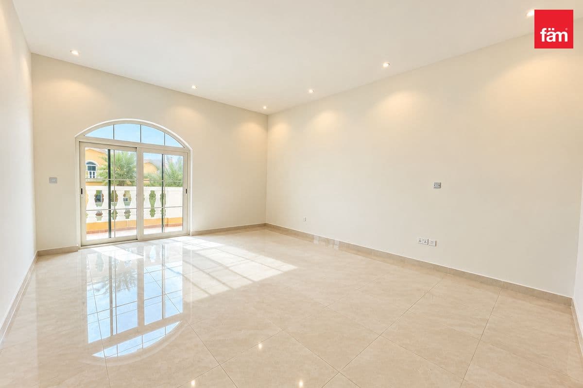 5 bedroom villa in District 2 - Jumeirah Park, photograph 15 of 20